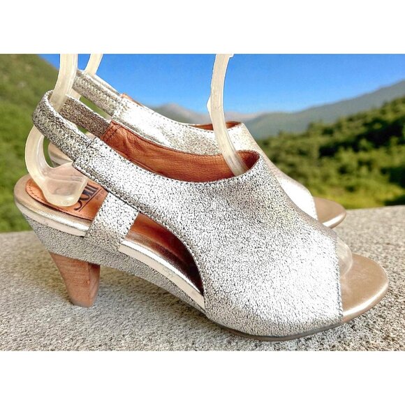 Softt Heels 7M Gold Metallic Peep Toe Slingback Leather Upper Cruise Dinner READ - Picture 1 of 12